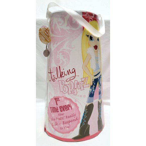 Talking Bratz 9.5" Chloe Doll on Base MGA New in Sealed Box Cell Phone Charm - Picture 3 of 12